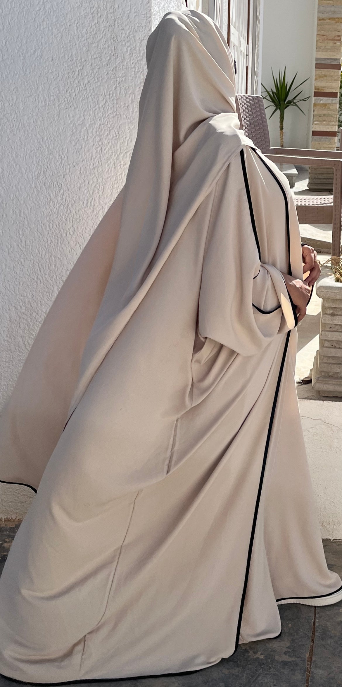 ABAYA EMYRATY NUDE