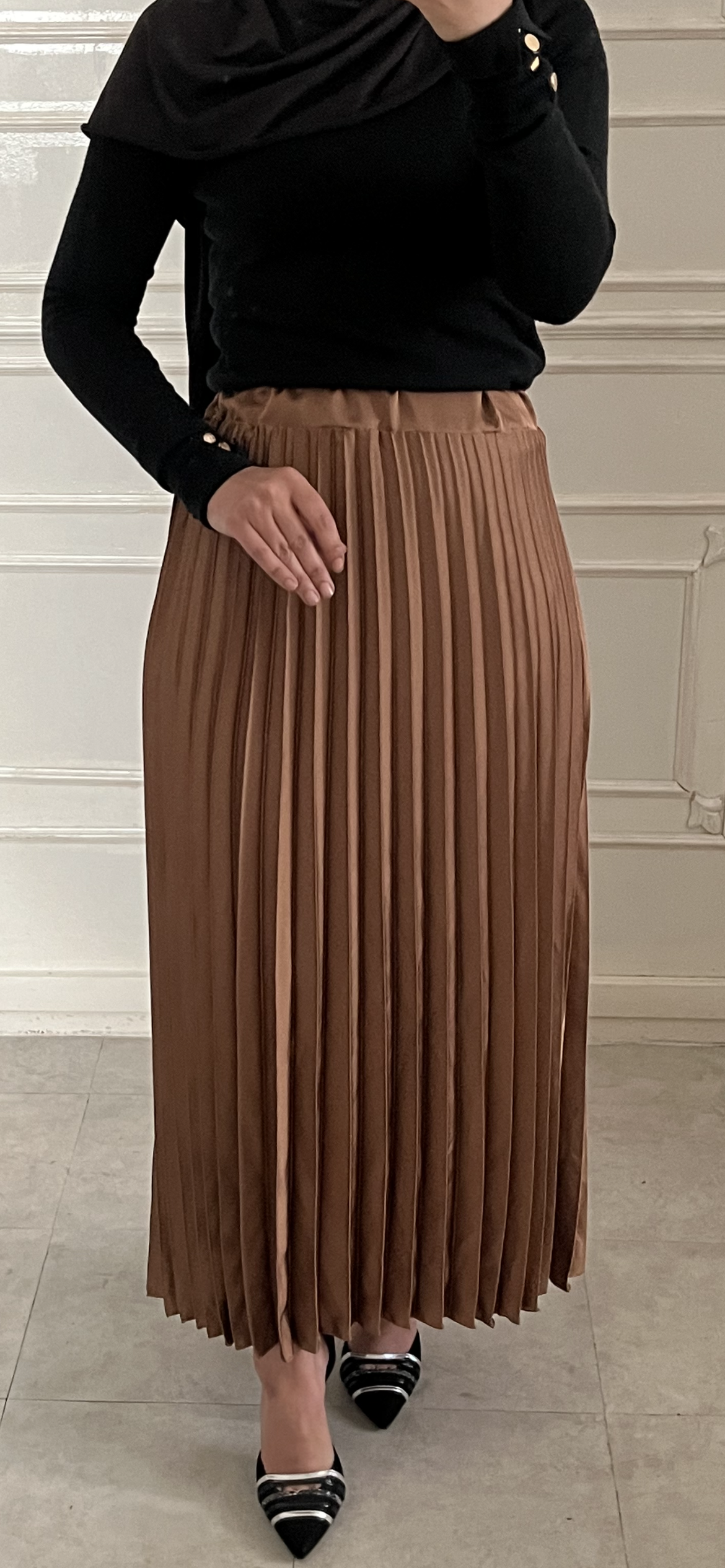 BLACK PLEATED SKIRT