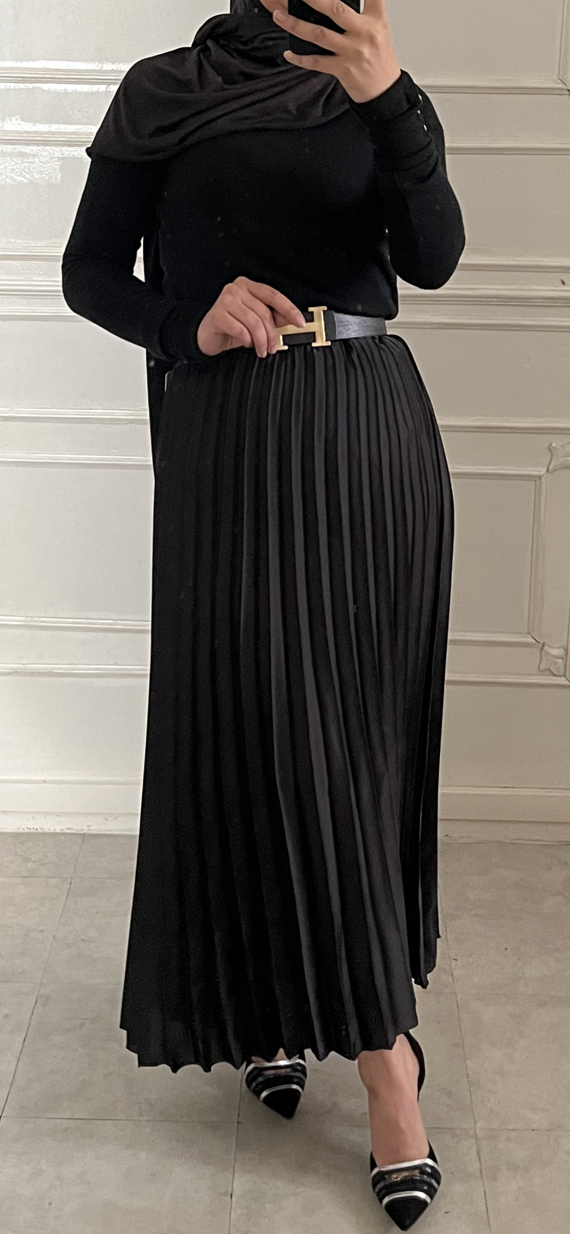 BLACK PLEATED SKIRT