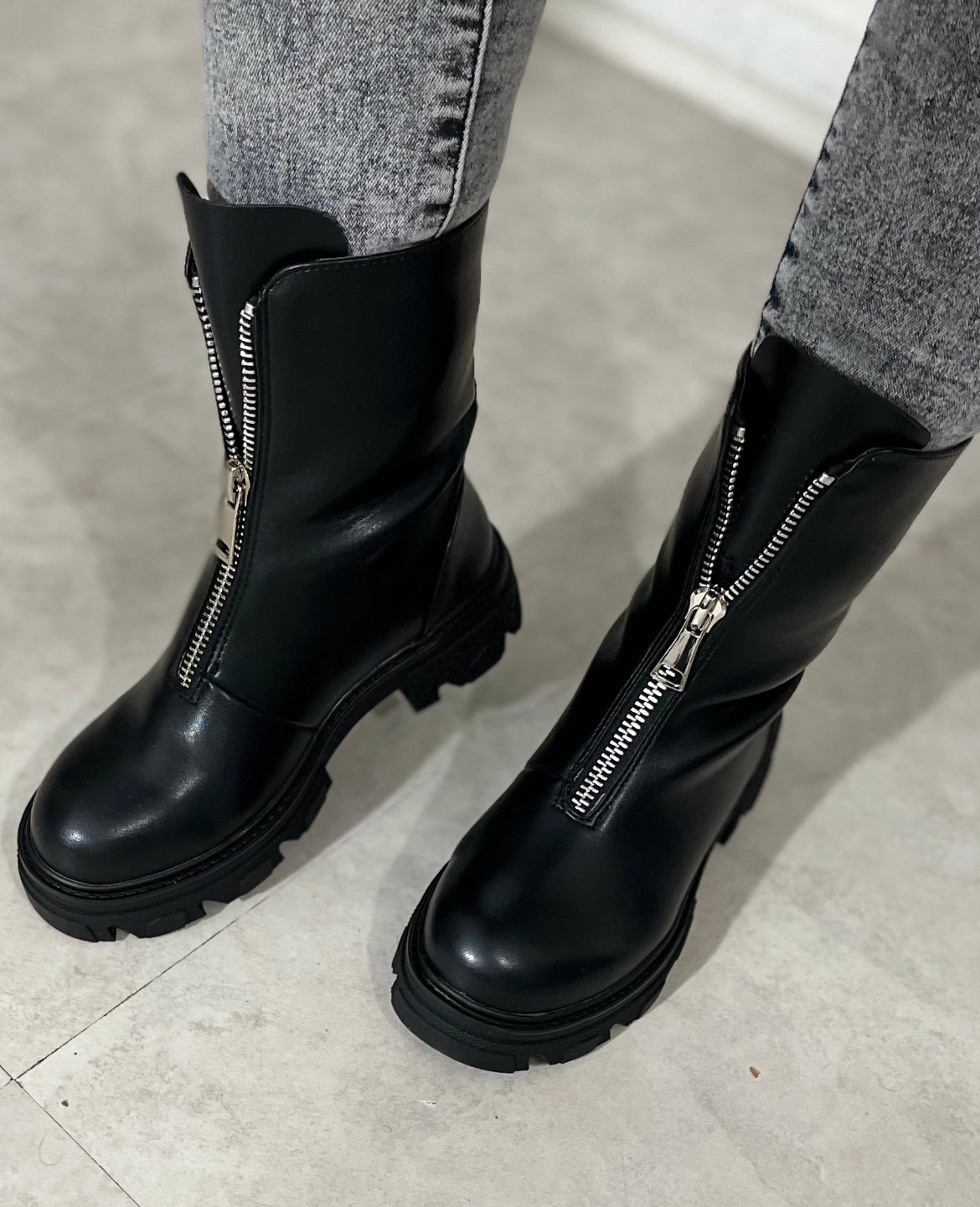 BOTTINES ZIP NOIR