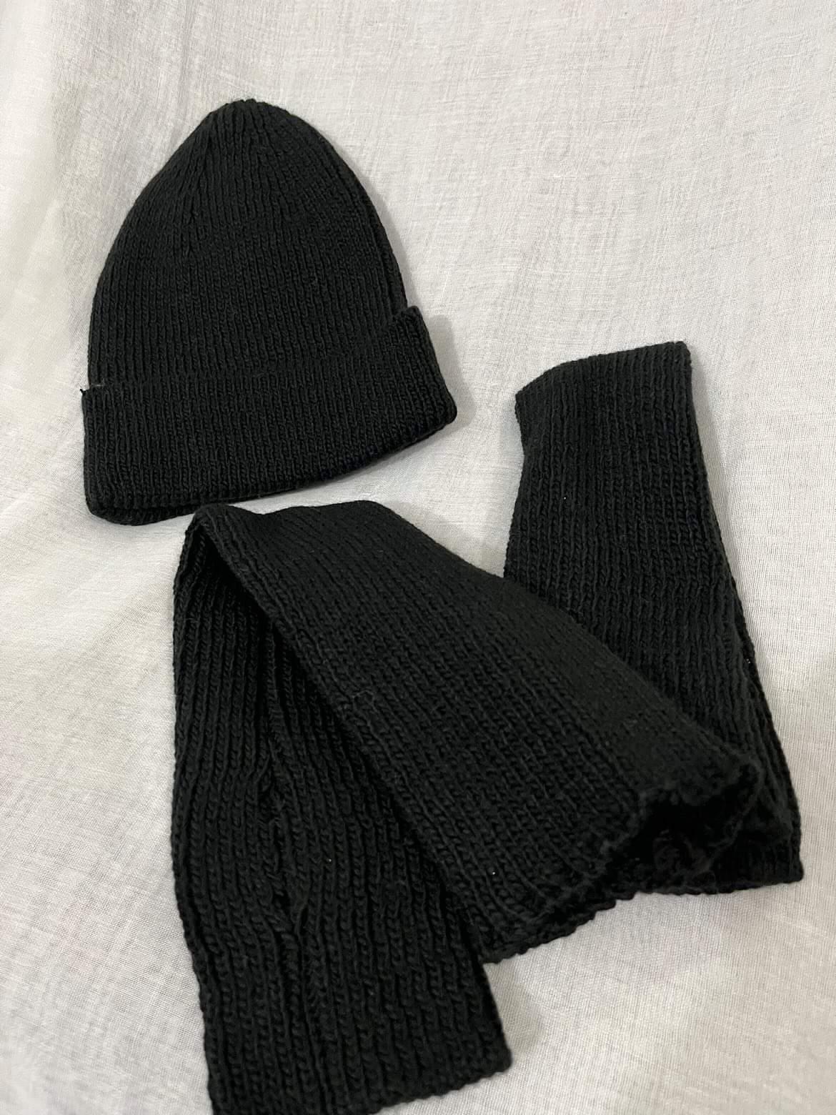 HAT AND MITT set